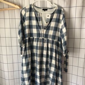 Roolee dress size medium. Breastfeeding friendly